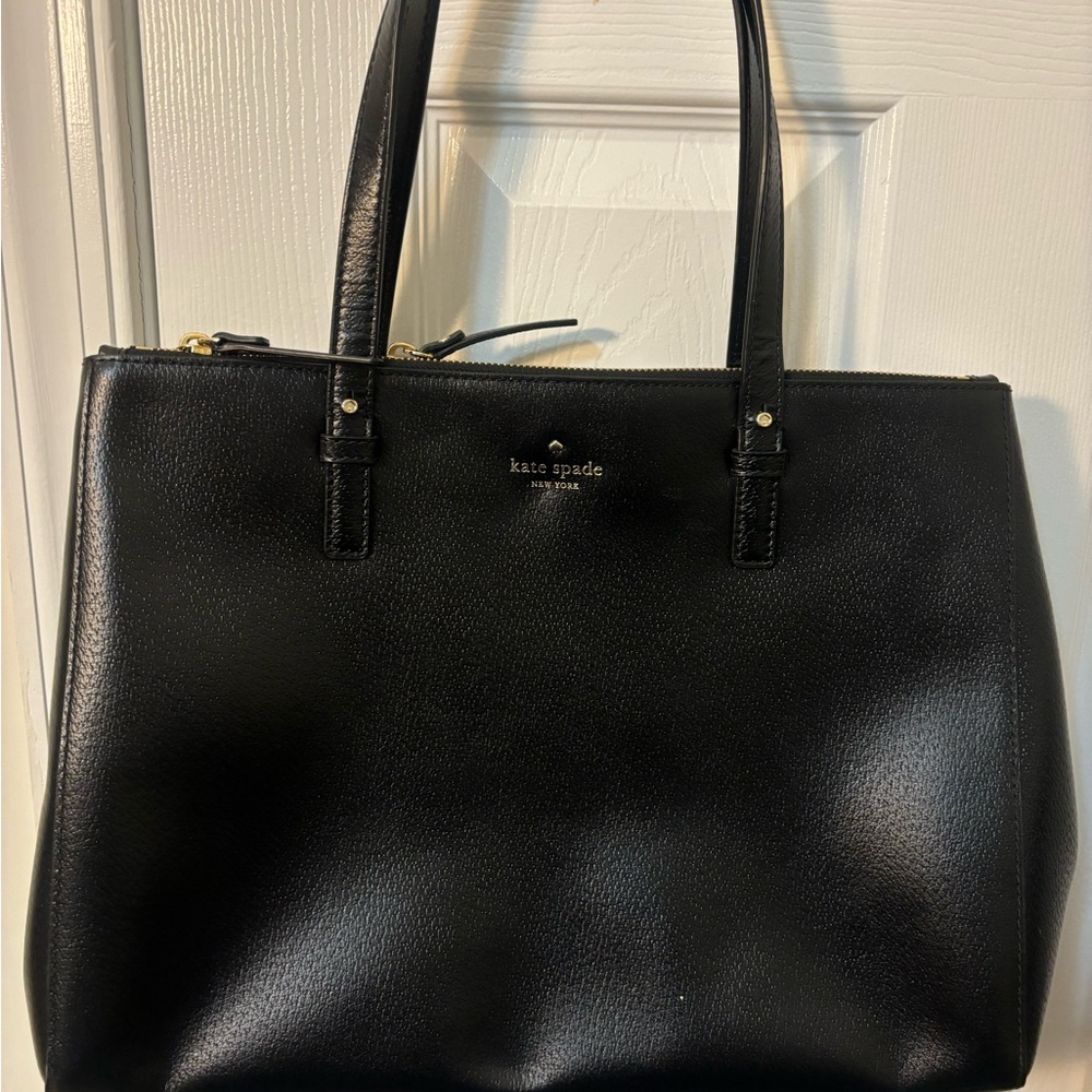 kate spade Black Tote Bag with Smooth Leather and Classic Design Preowned